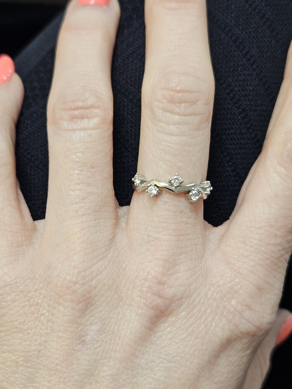 Minimalist Silver Chevron Ring With Scattered Cubic Zirconia Accents Size 6